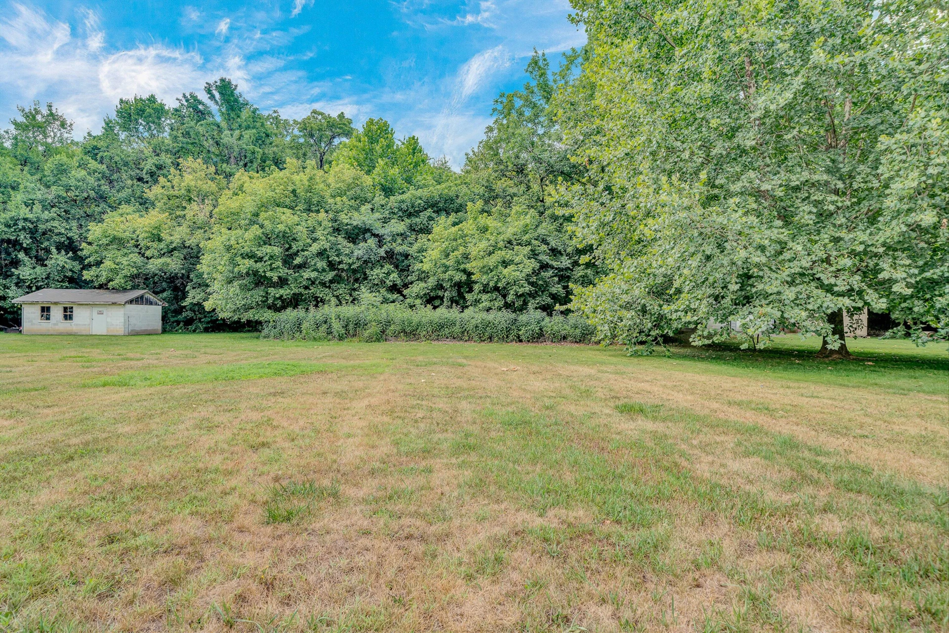 2362 W Riverside DR - Photo 35