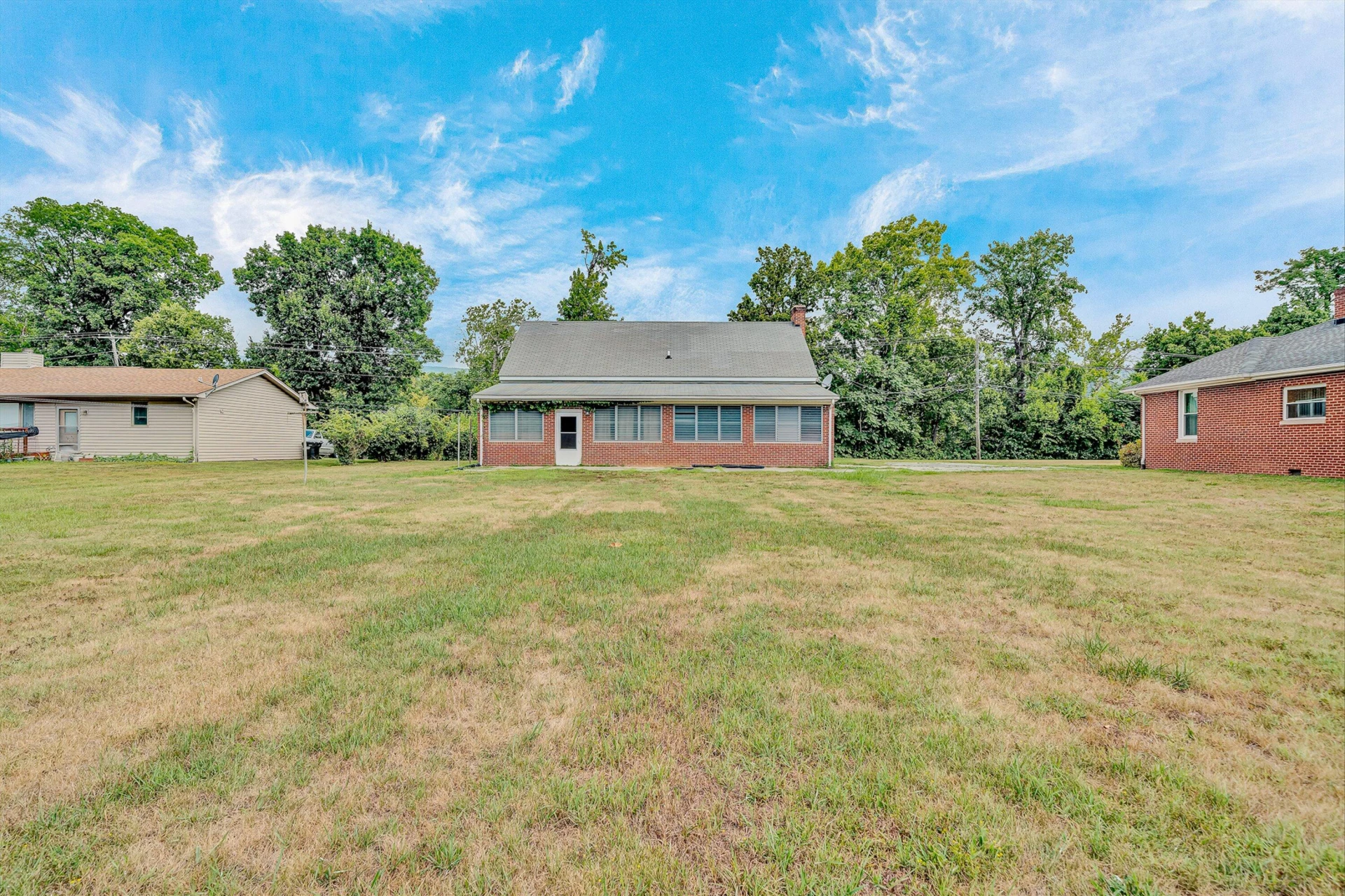 2362 W Riverside DR - Photo 36
