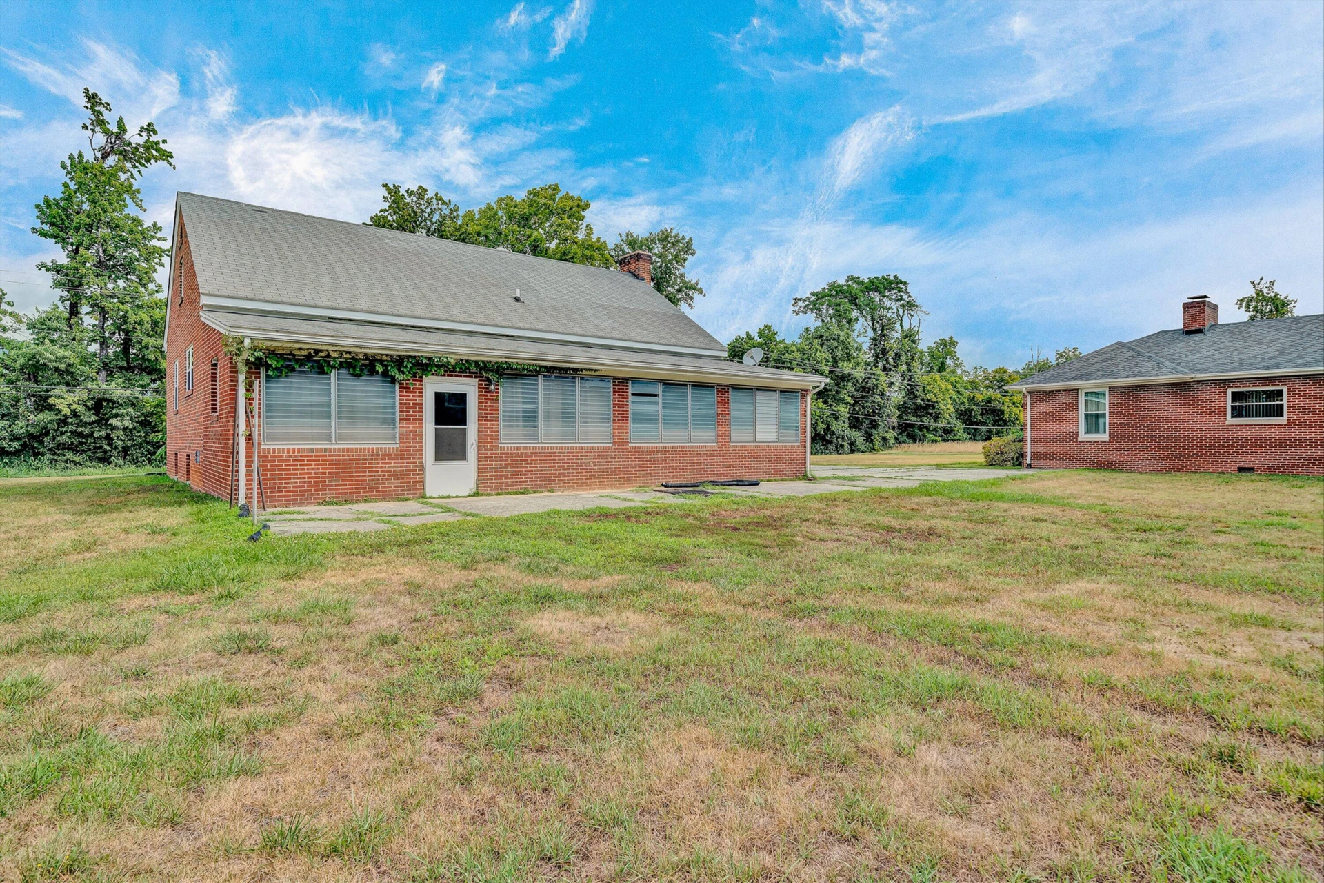 2362 W Riverside DR - Photo 37