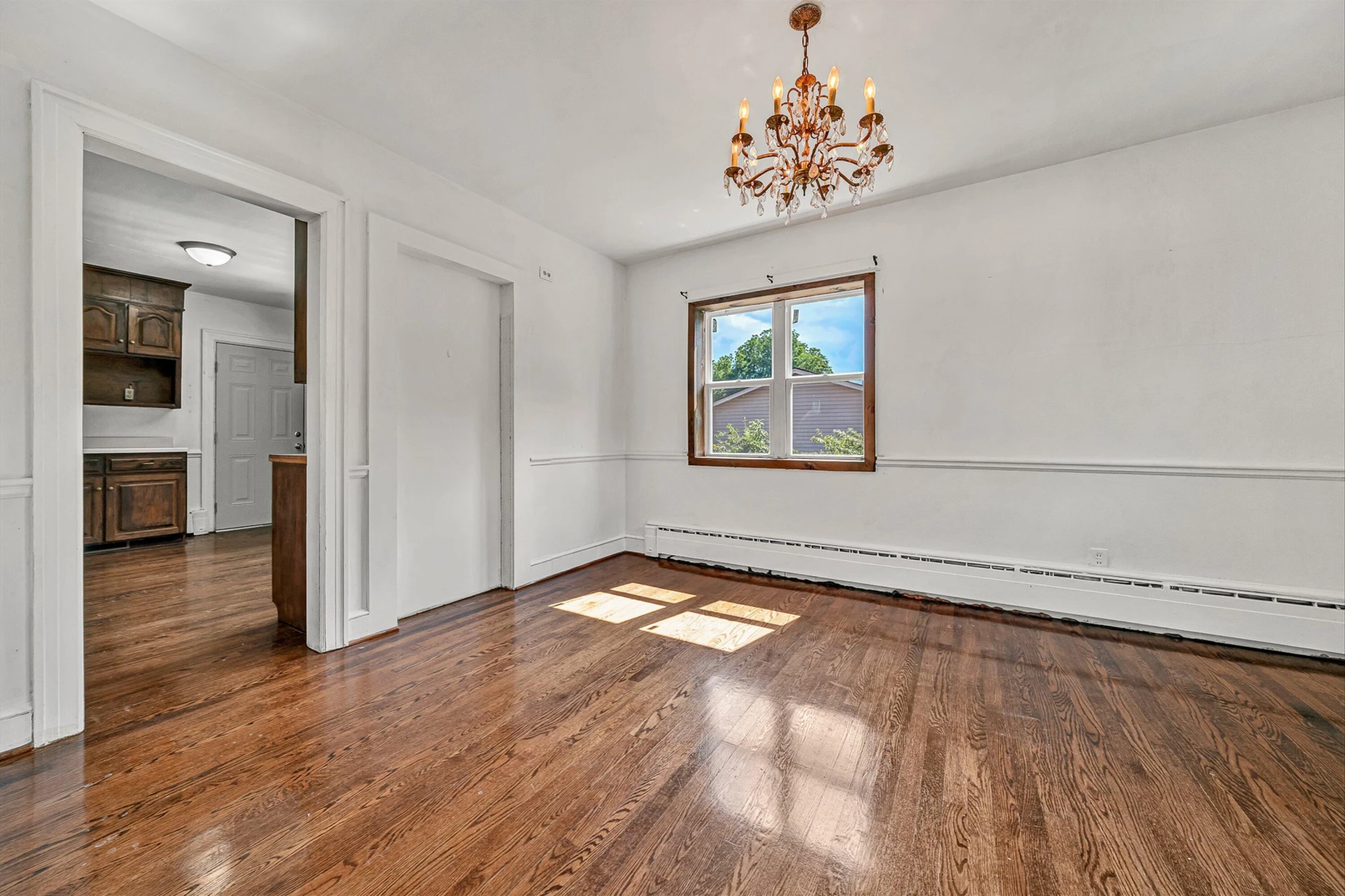 2362 W Riverside DR - Photo 8
