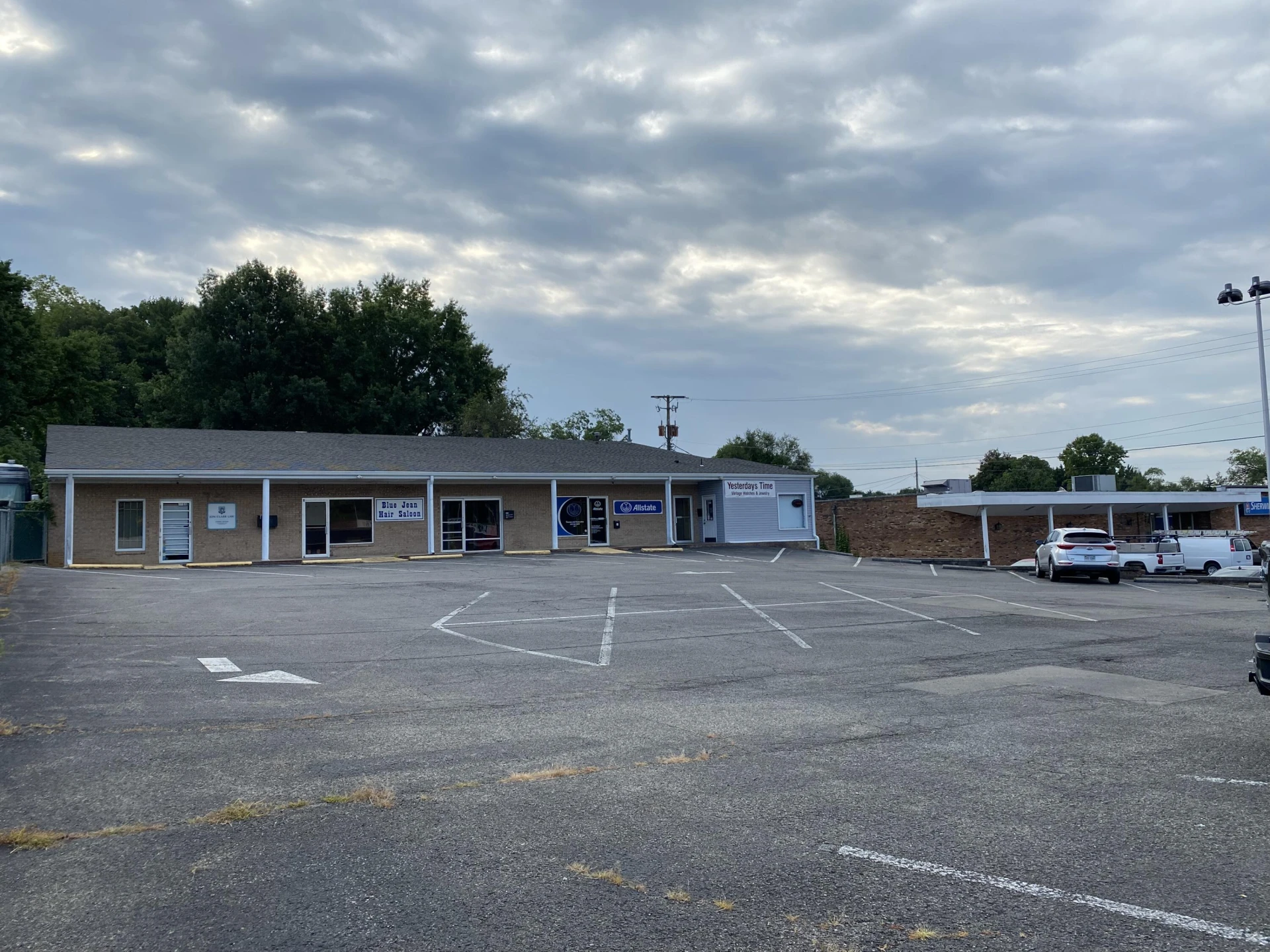 6711 Williamson RD - Photo 2