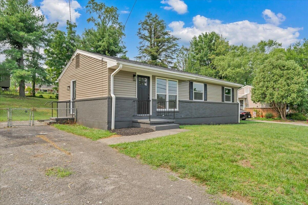 3818 Troutland AVE NW - Photo 2