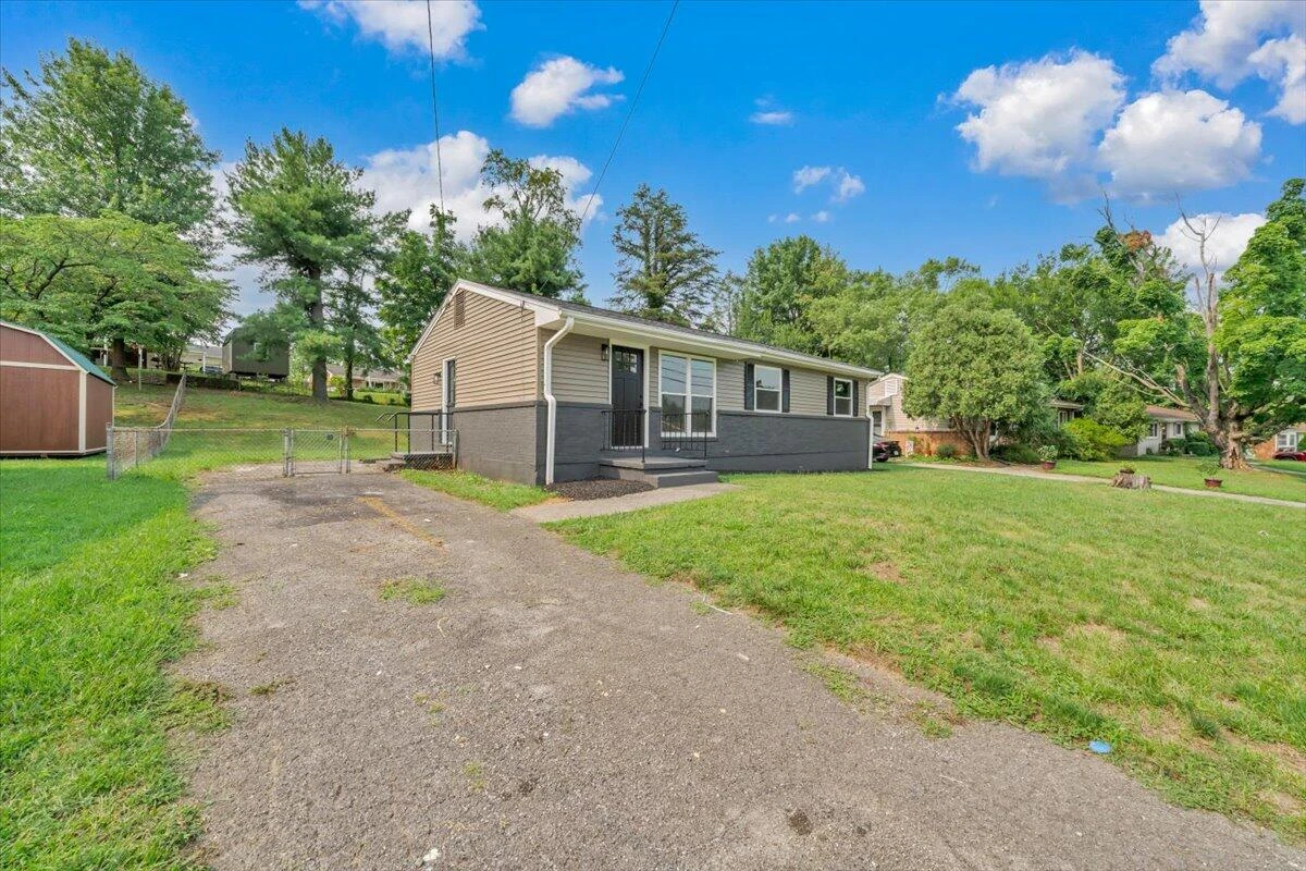 3818 Troutland AVE NW - Photo 3