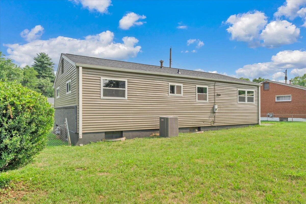 3818 Troutland AVE NW - Photo 36