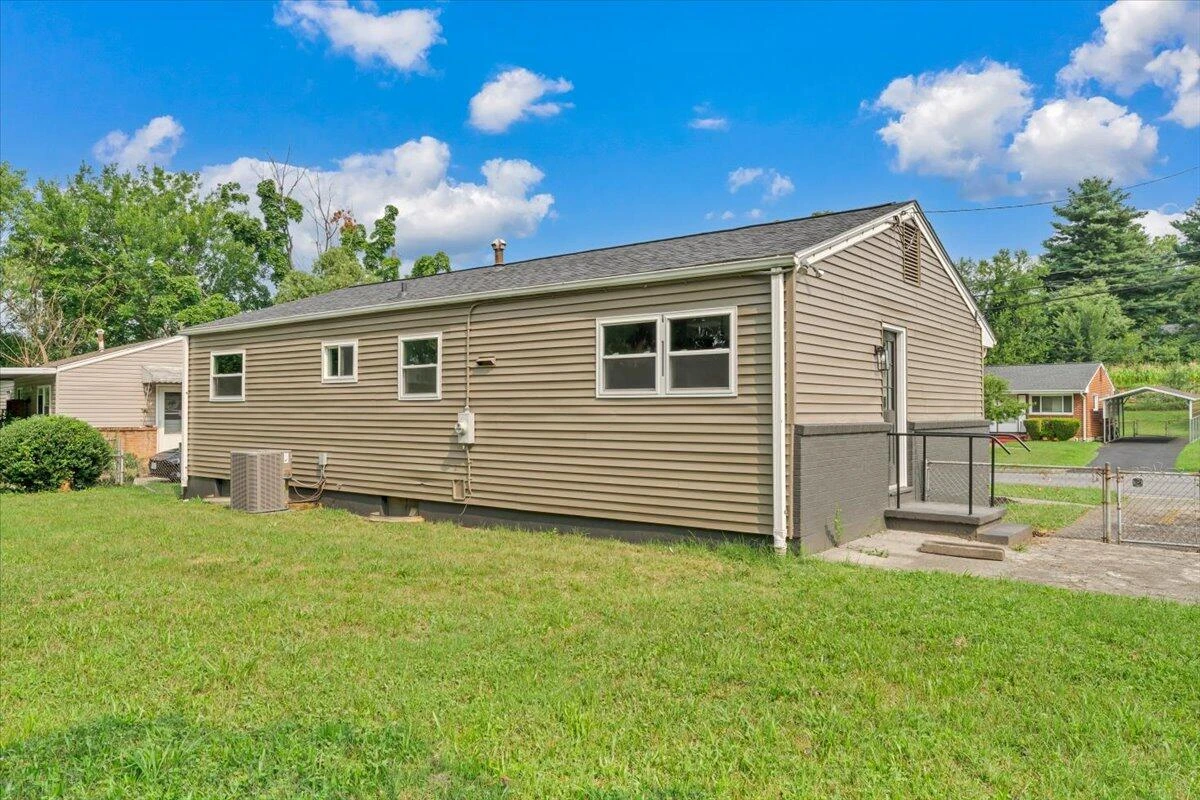 3818 Troutland AVE NW - Photo 38