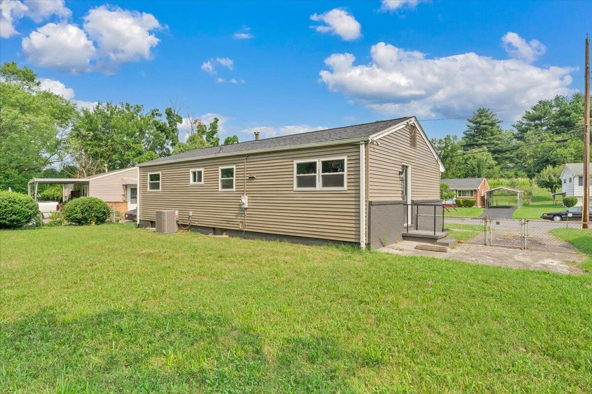 3818 Troutland AVE NW - Photo 39