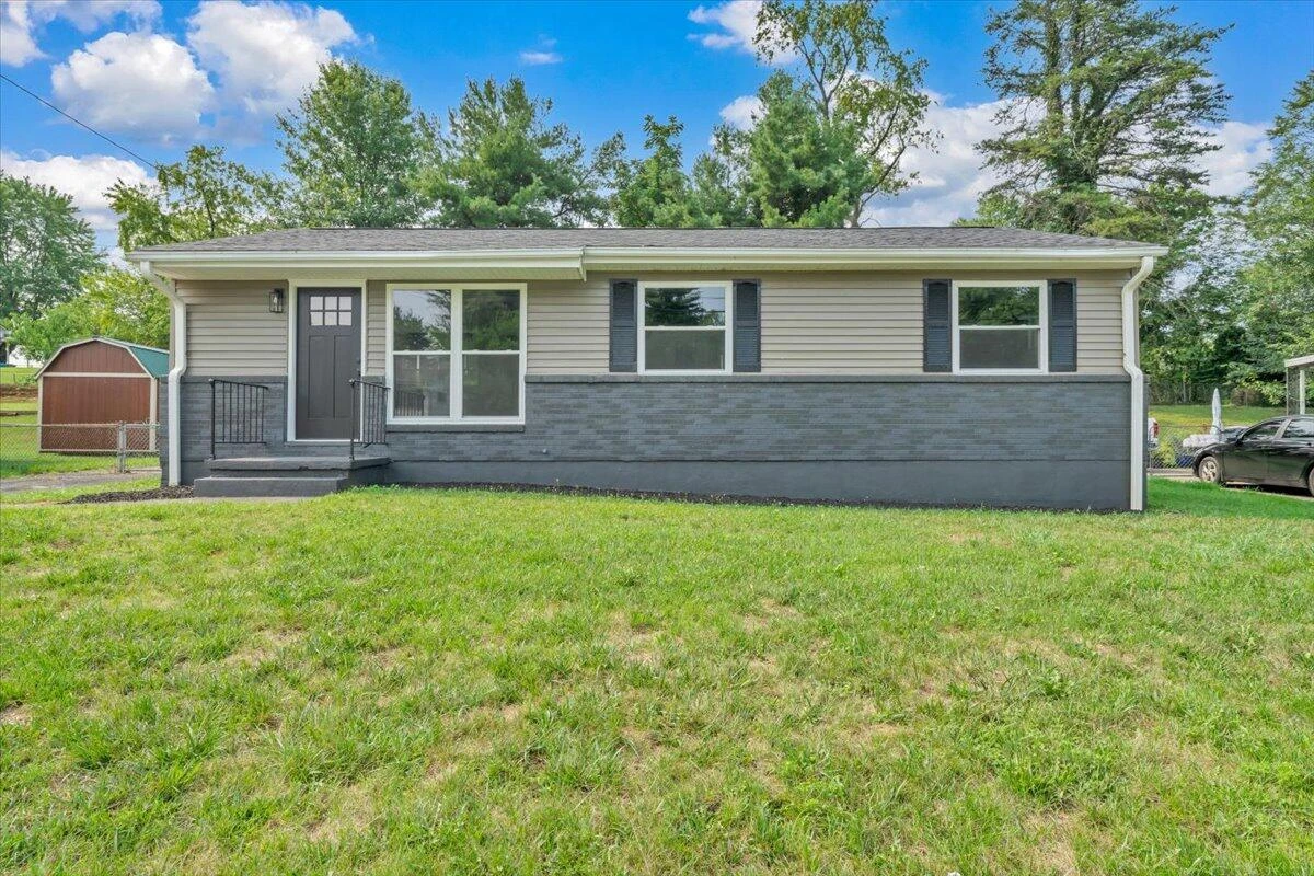 3818 Troutland AVE NW - Photo 4
