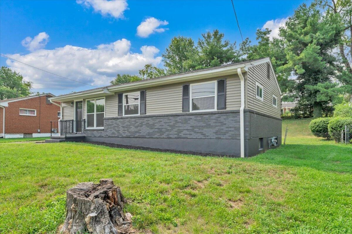 3818 Troutland AVE NW - Photo 5
