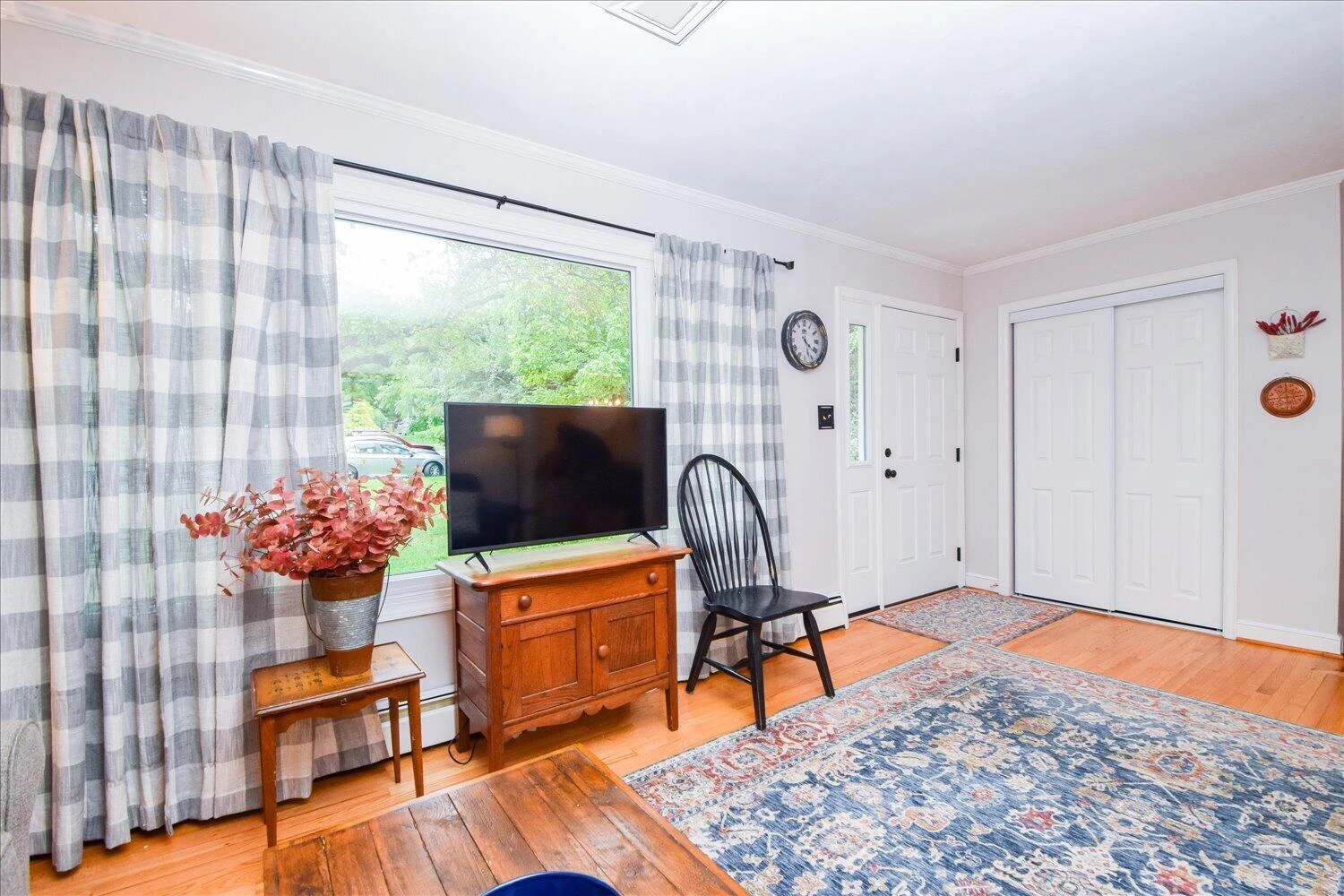 852 Austin AVE - Photo 2