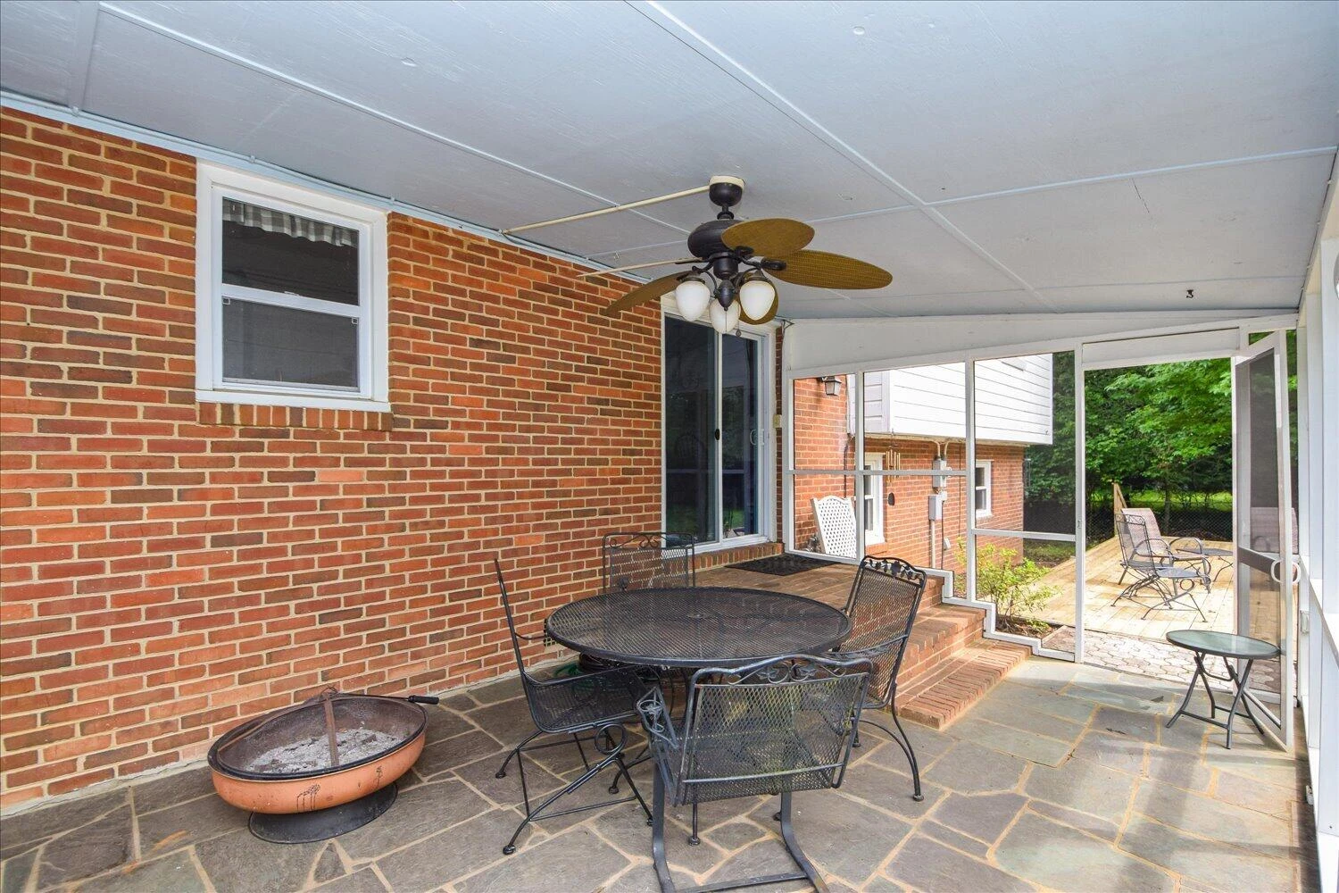 852 Austin AVE - Photo 20