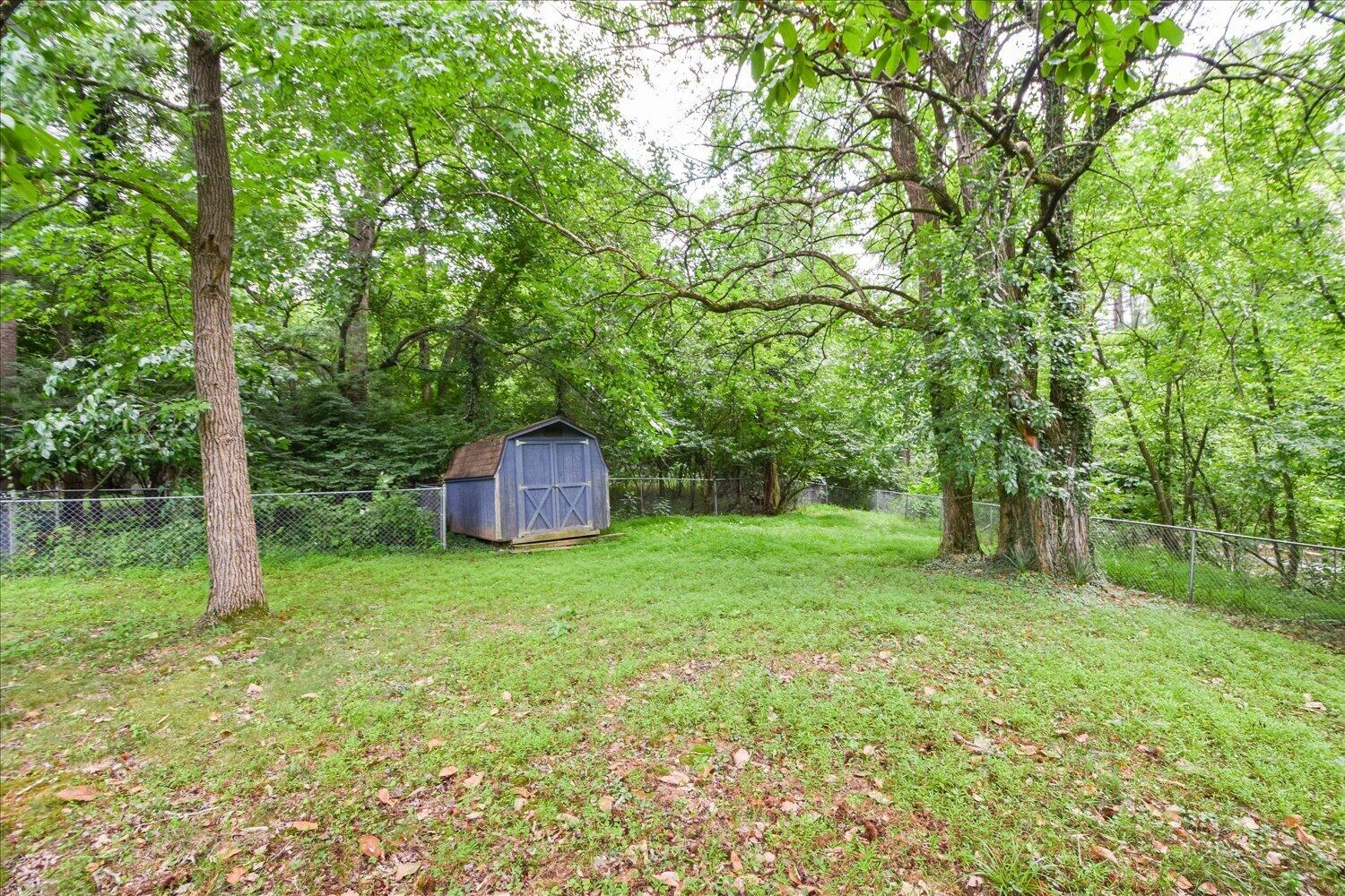 852 Austin AVE - Photo 23