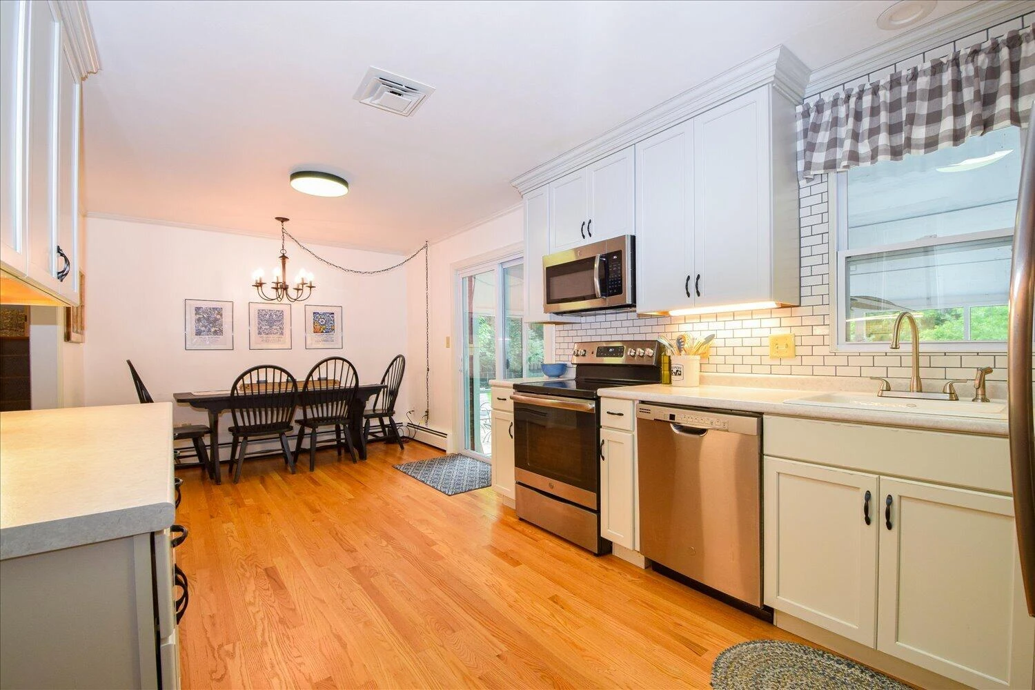 852 Austin AVE - Photo 6