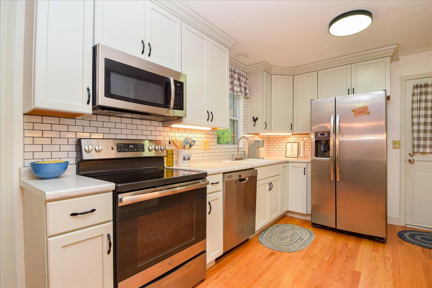852 Austin AVE - Photo 7