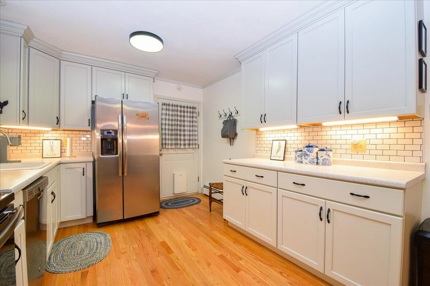 852 Austin AVE - Photo 8