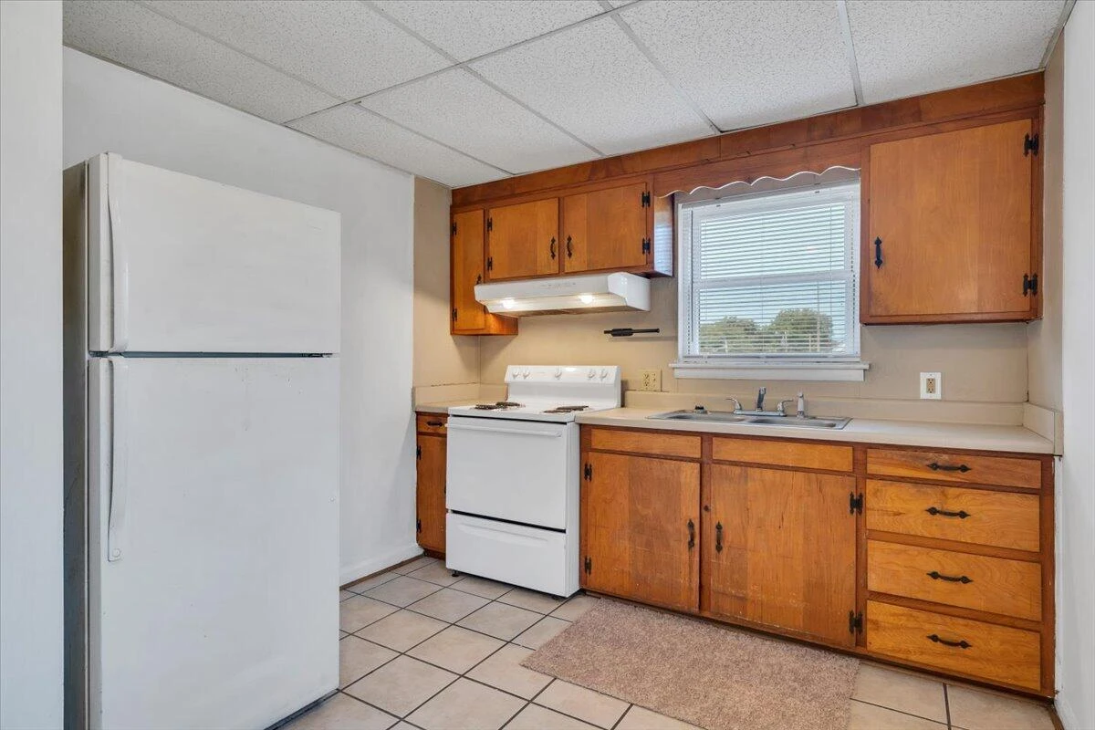 1016 Woodrow AVE SE - Photo 10