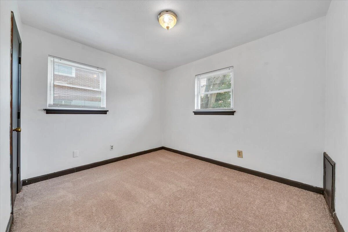 1016 Woodrow AVE SE - Photo 16