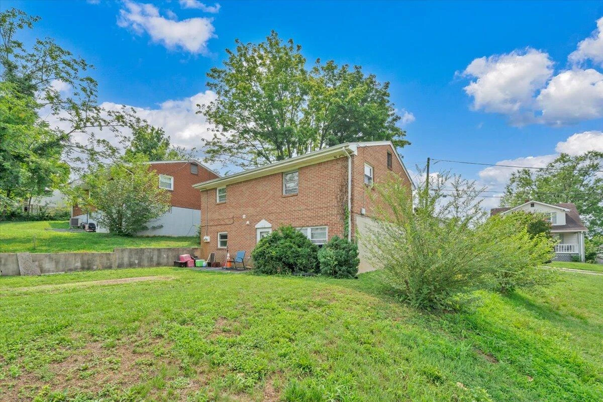 1016 Woodrow AVE SE - Photo 22