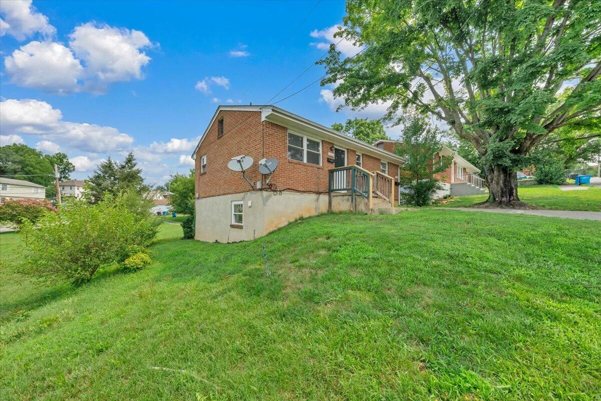 1016 Woodrow AVE SE - Photo 24