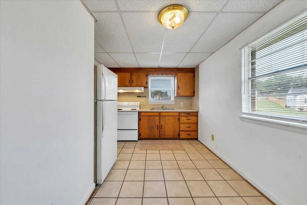 1016 Woodrow AVE SE - Photo 8