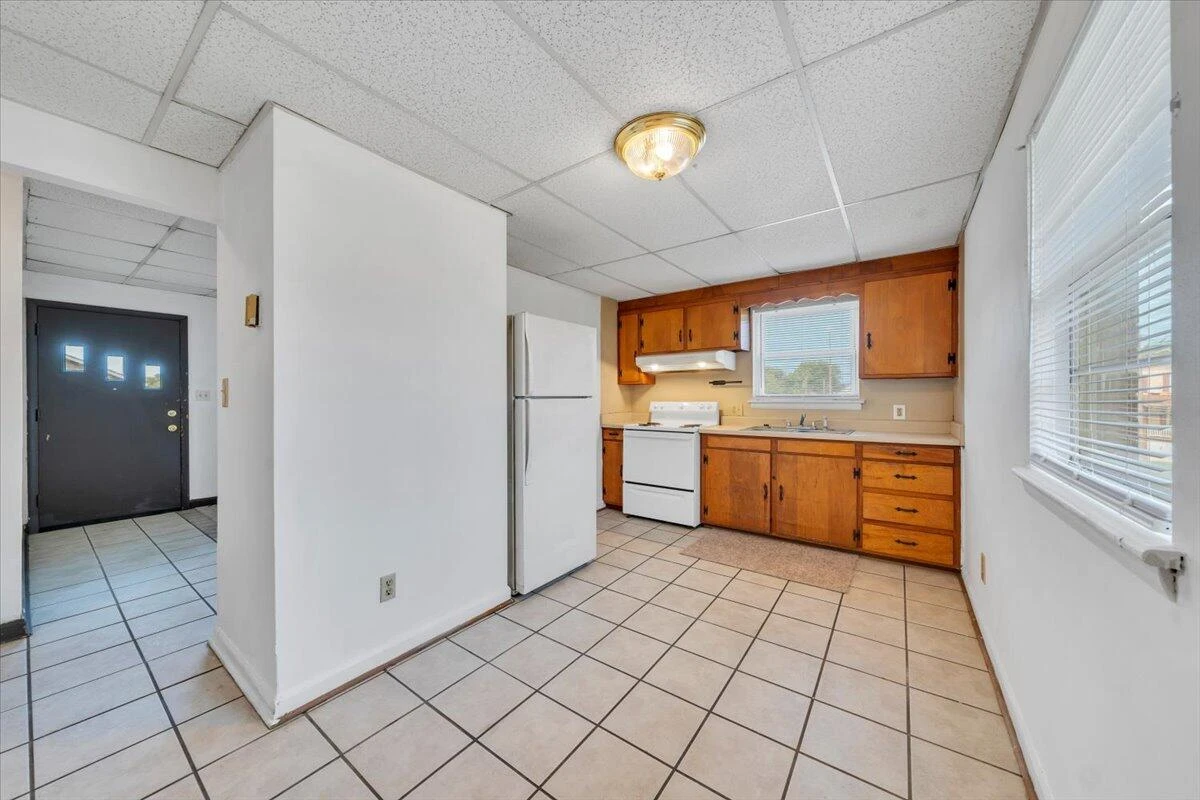 1016 Woodrow AVE SE - Photo 9