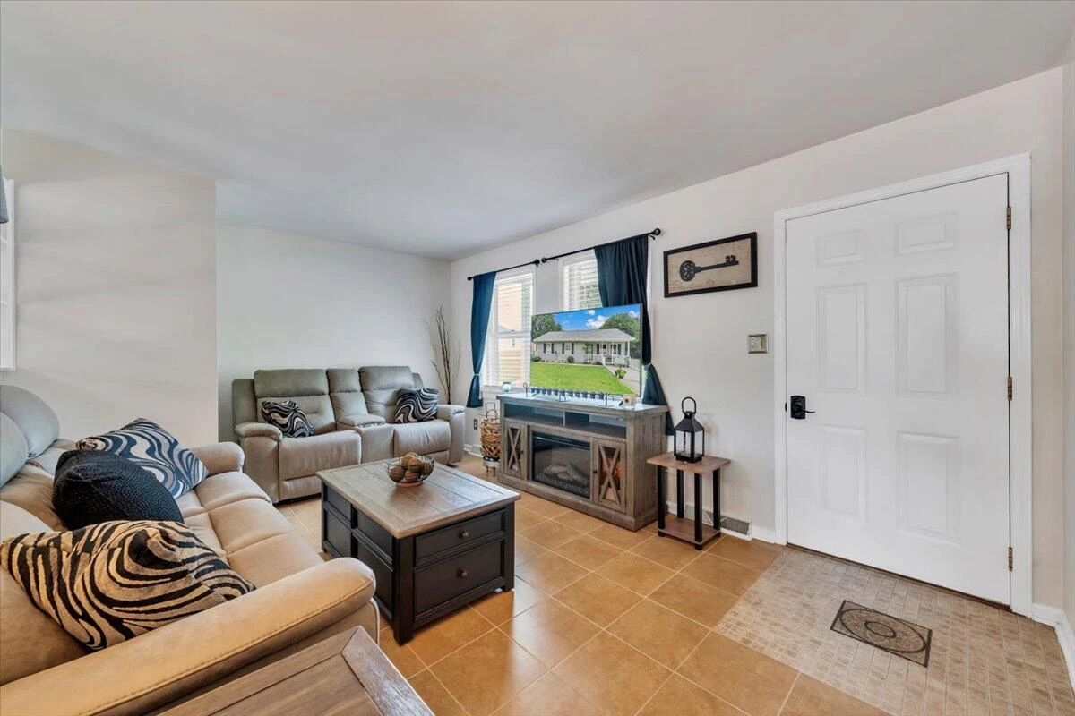 1112 Tipton AVE SE - Photo 10