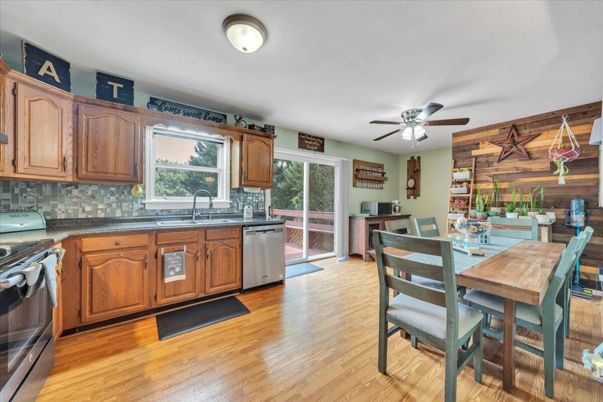 1112 Tipton AVE SE - Photo 11