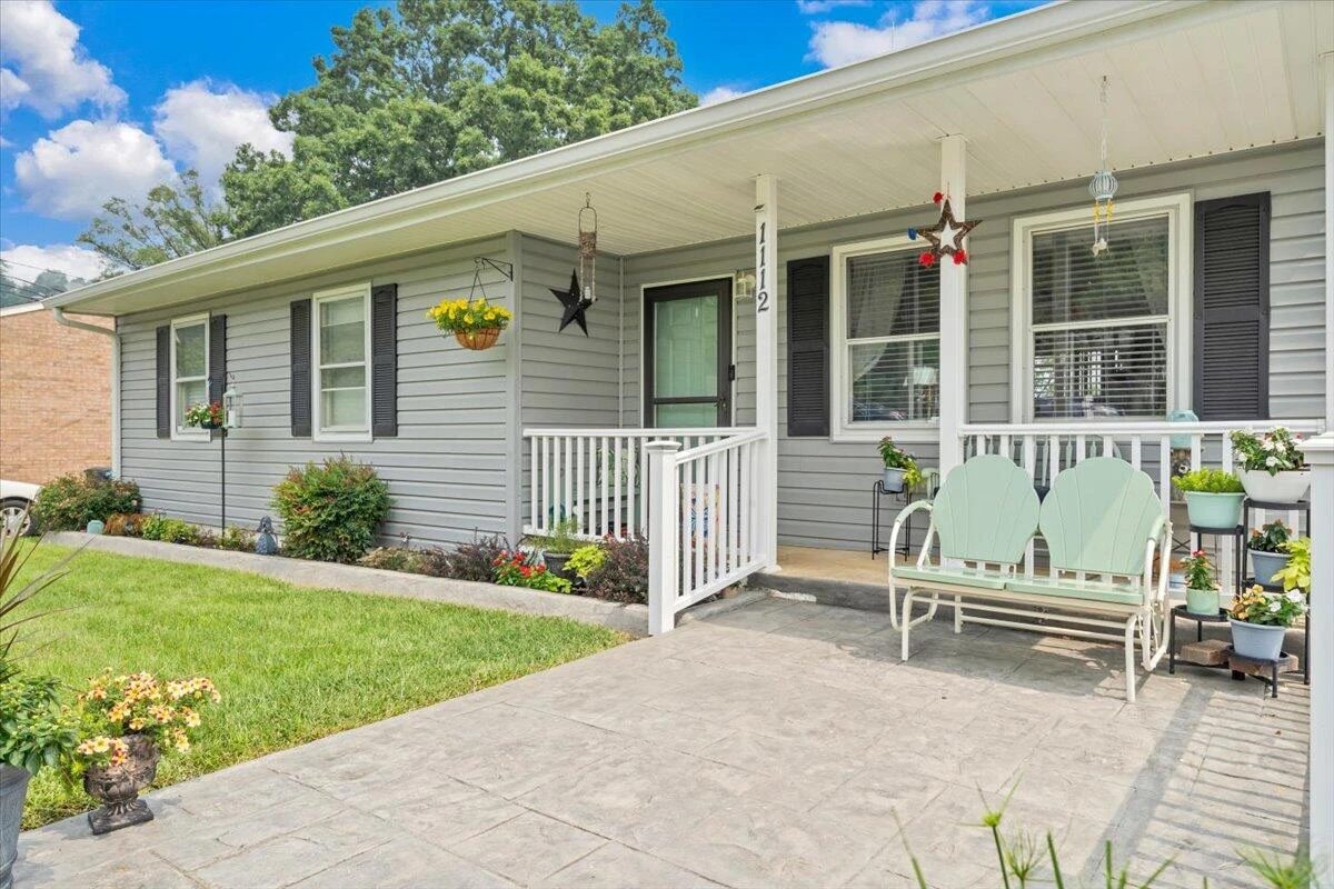1112 Tipton AVE SE - Photo 2
