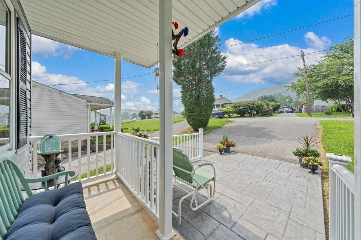 1112 Tipton AVE SE - Photo 4