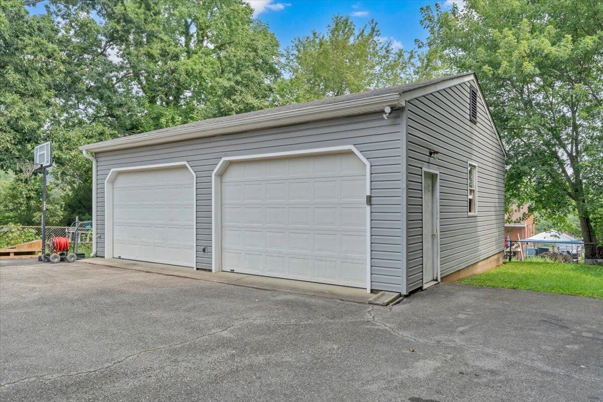 1112 Tipton AVE SE - Photo 47