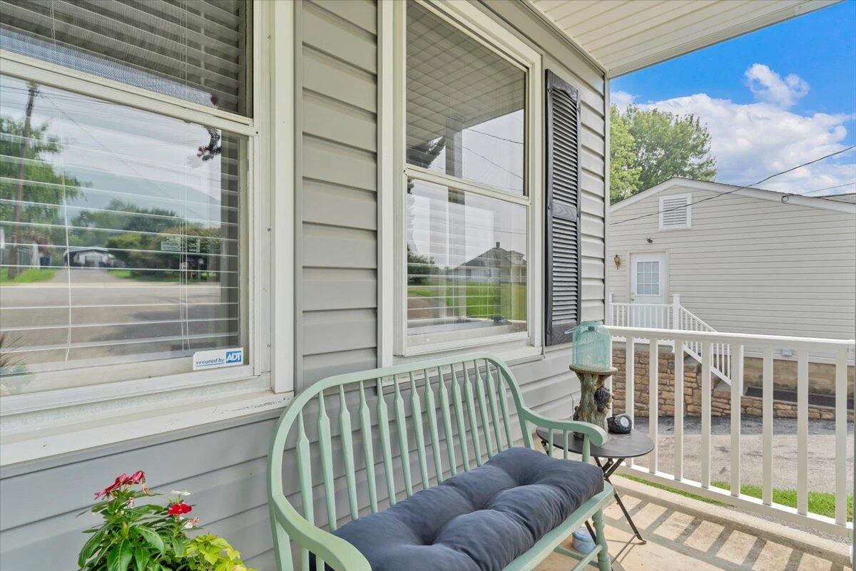 1112 Tipton AVE SE - Photo 5