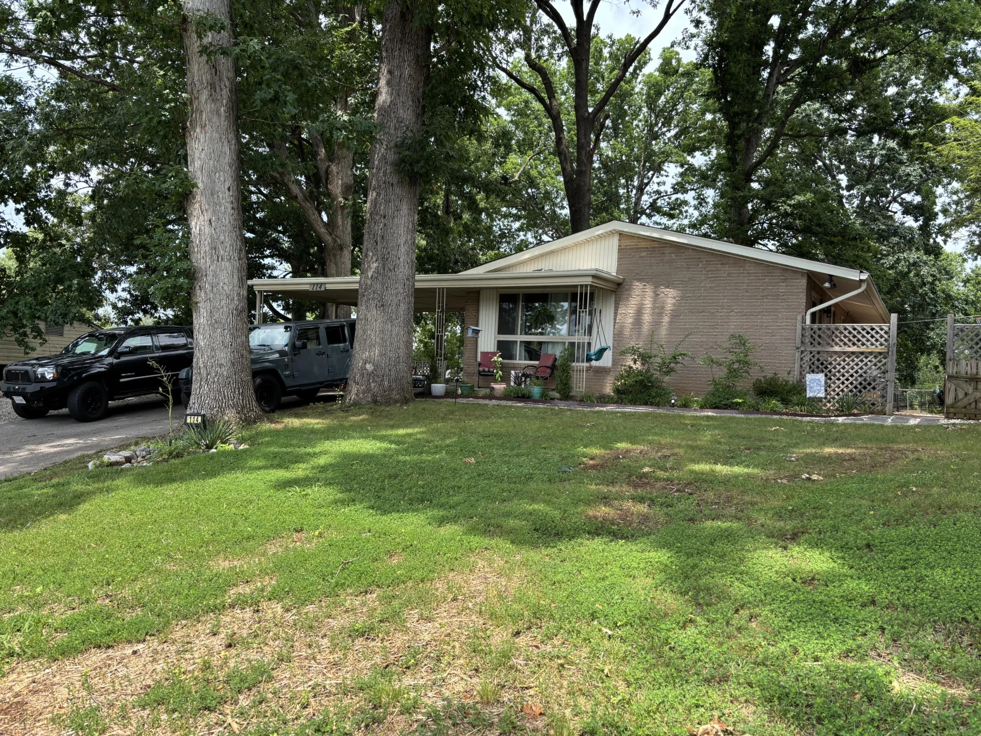 114 Maplelawn AVE NE