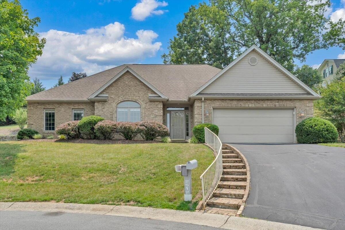 2512 Oak Ridge LN