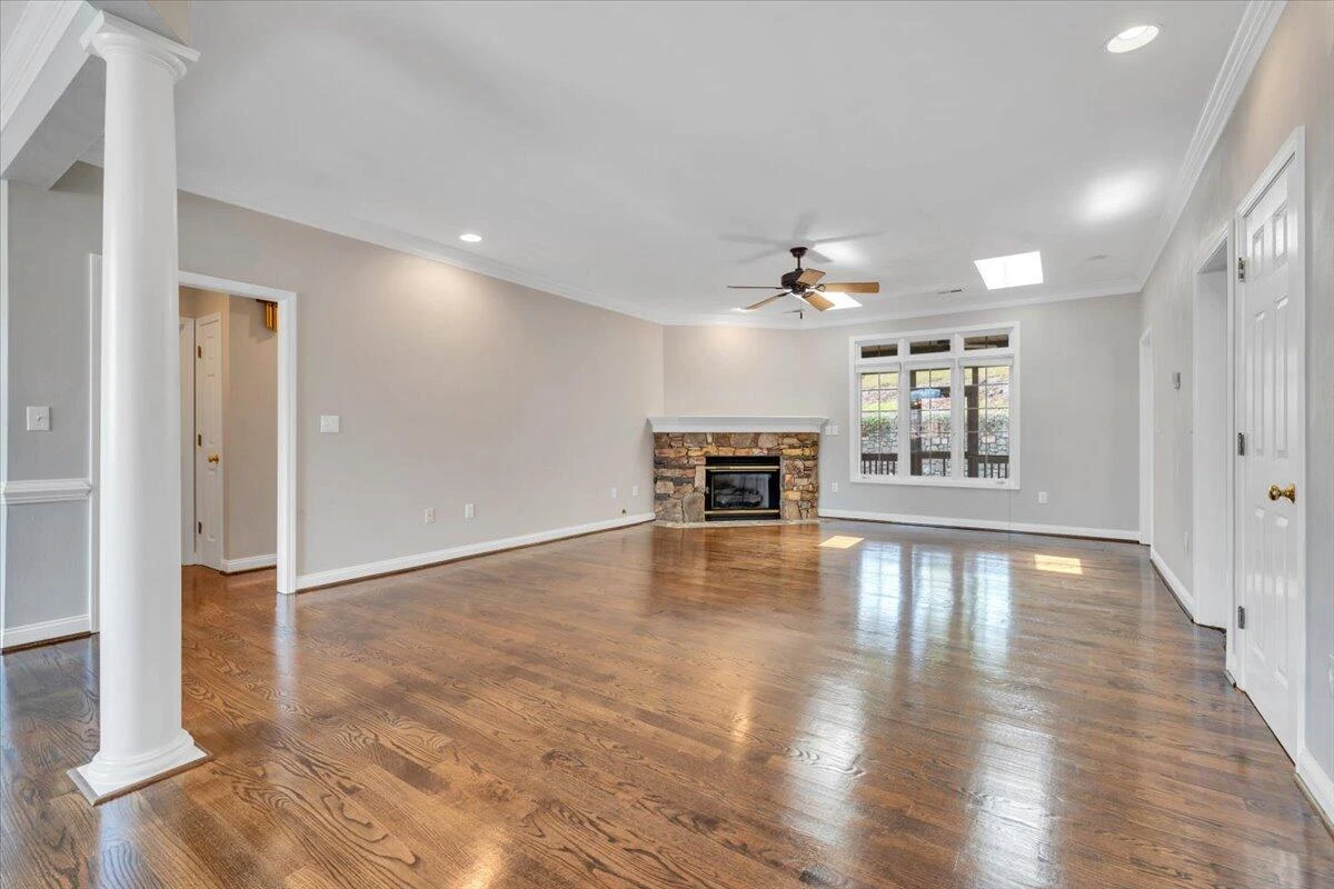 2512 Oak Ridge LN - Photo 10