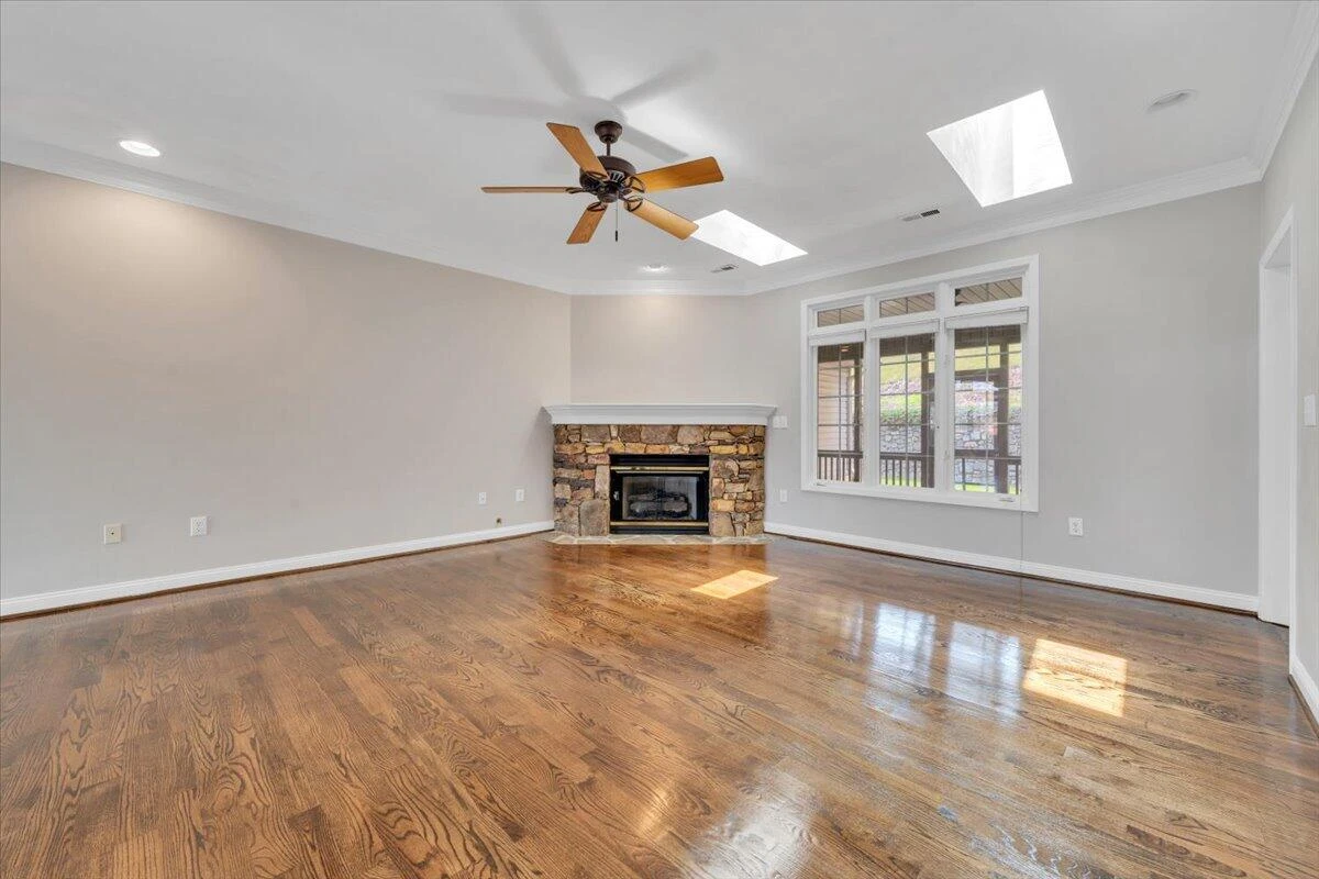 2512 Oak Ridge LN - Photo 11