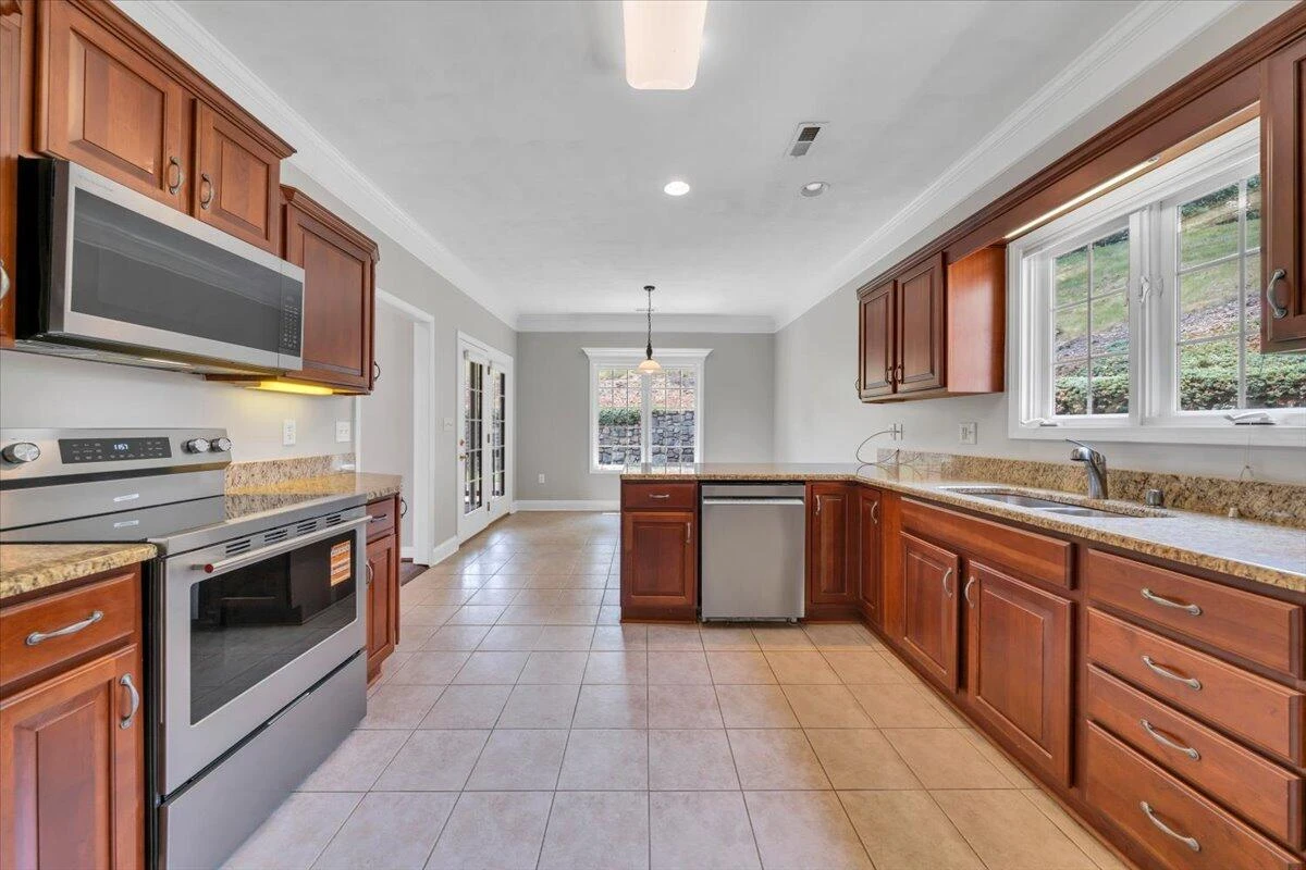 2512 Oak Ridge LN - Photo 16