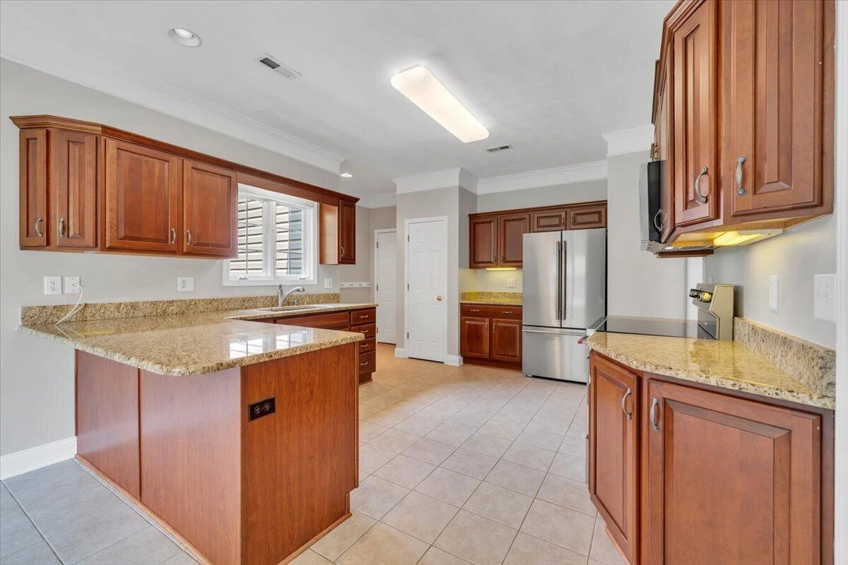 2512 Oak Ridge LN - Photo 18