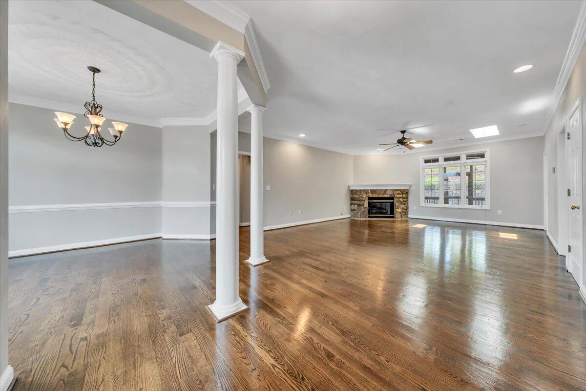 2512 Oak Ridge LN - Photo 2