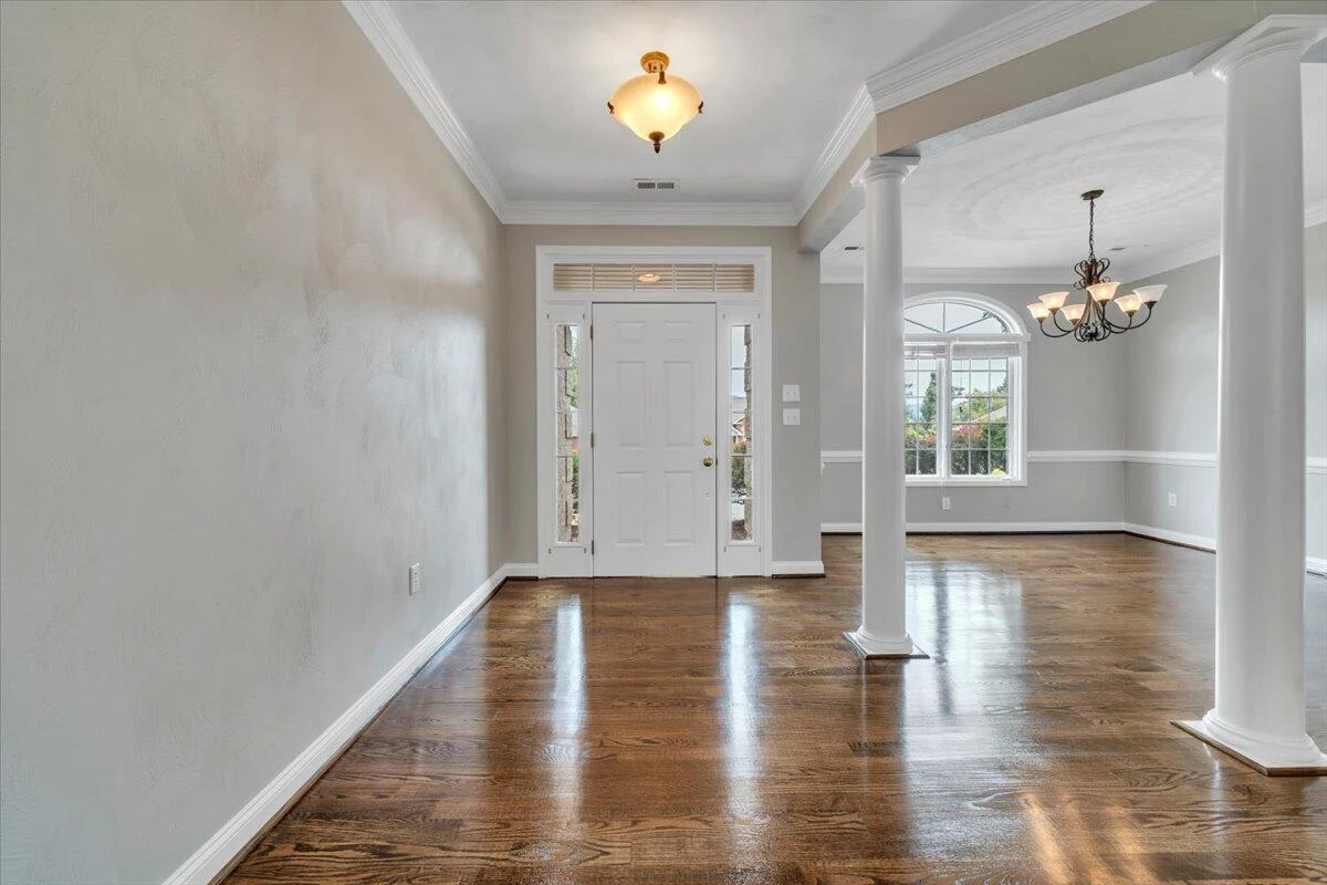 2512 Oak Ridge LN - Photo 3