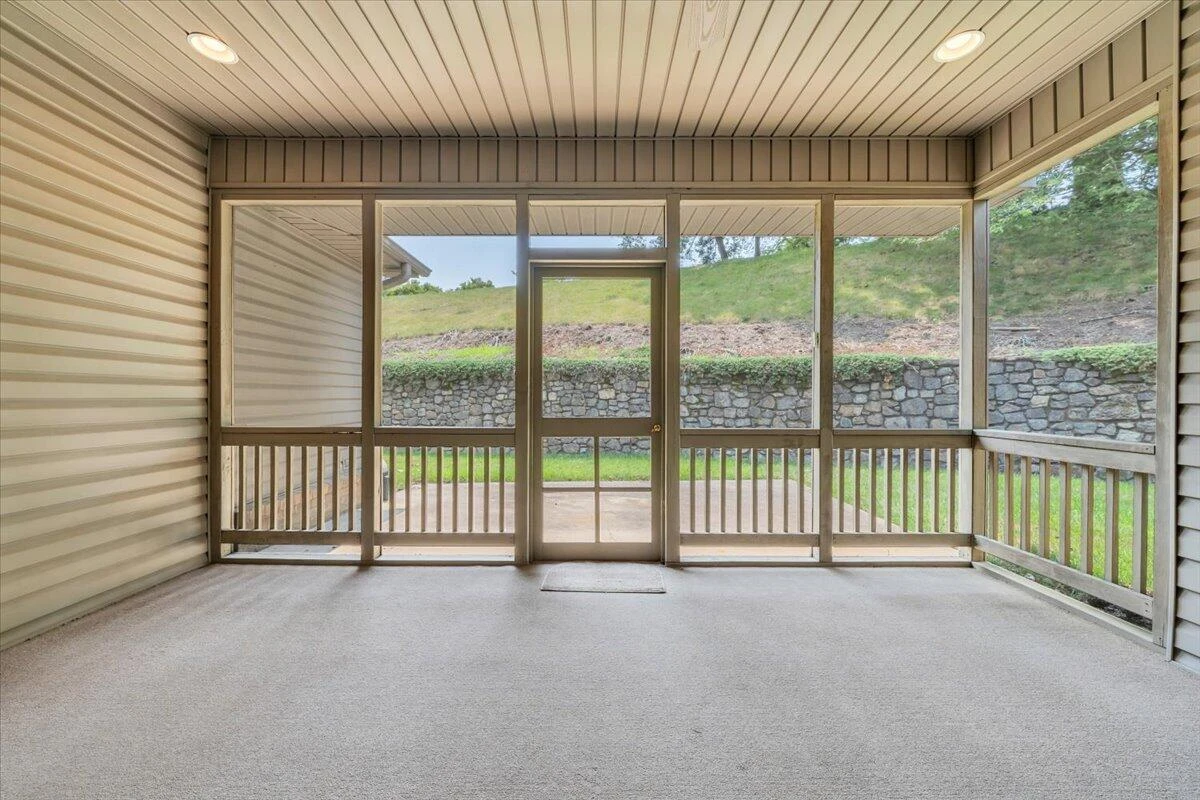 2512 Oak Ridge LN - Photo 39