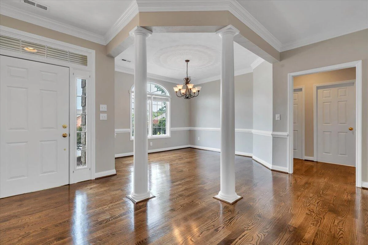 2512 Oak Ridge LN - Photo 4