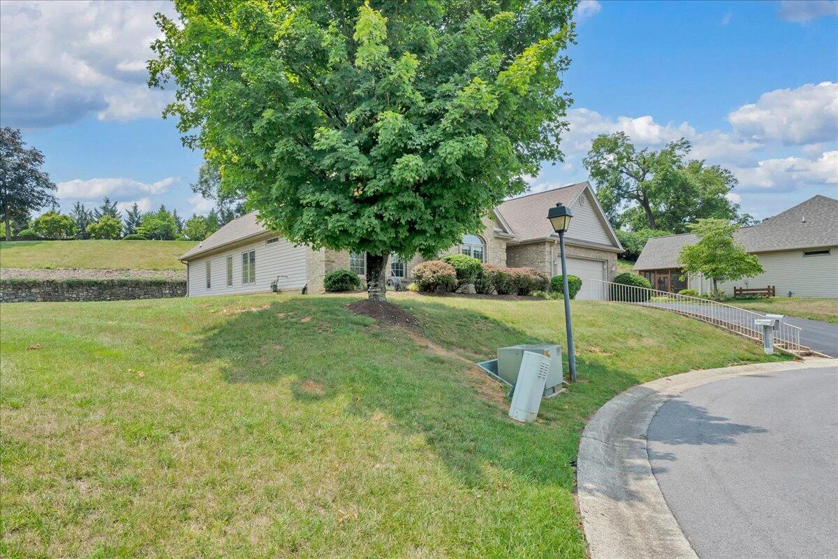 2512 Oak Ridge LN - Photo 44