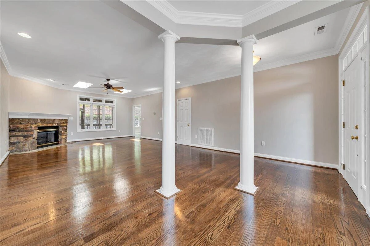 2512 Oak Ridge LN - Photo 8