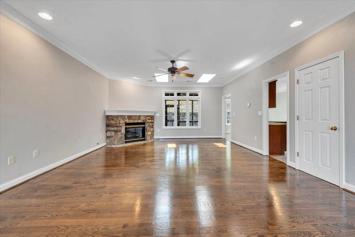 2512 Oak Ridge LN - Photo 9