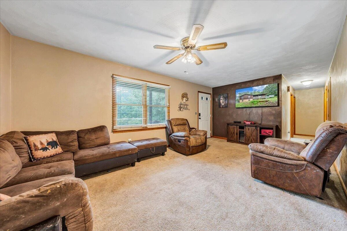 252 Copperfield RD - Photo 4