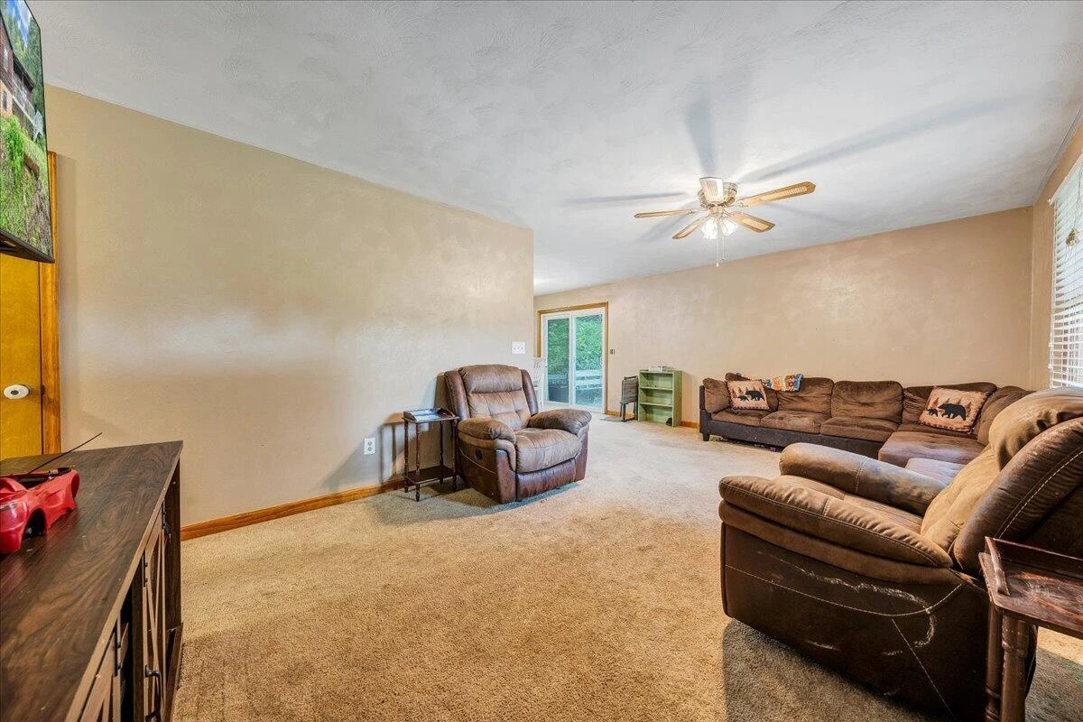 252 Copperfield RD - Photo 5