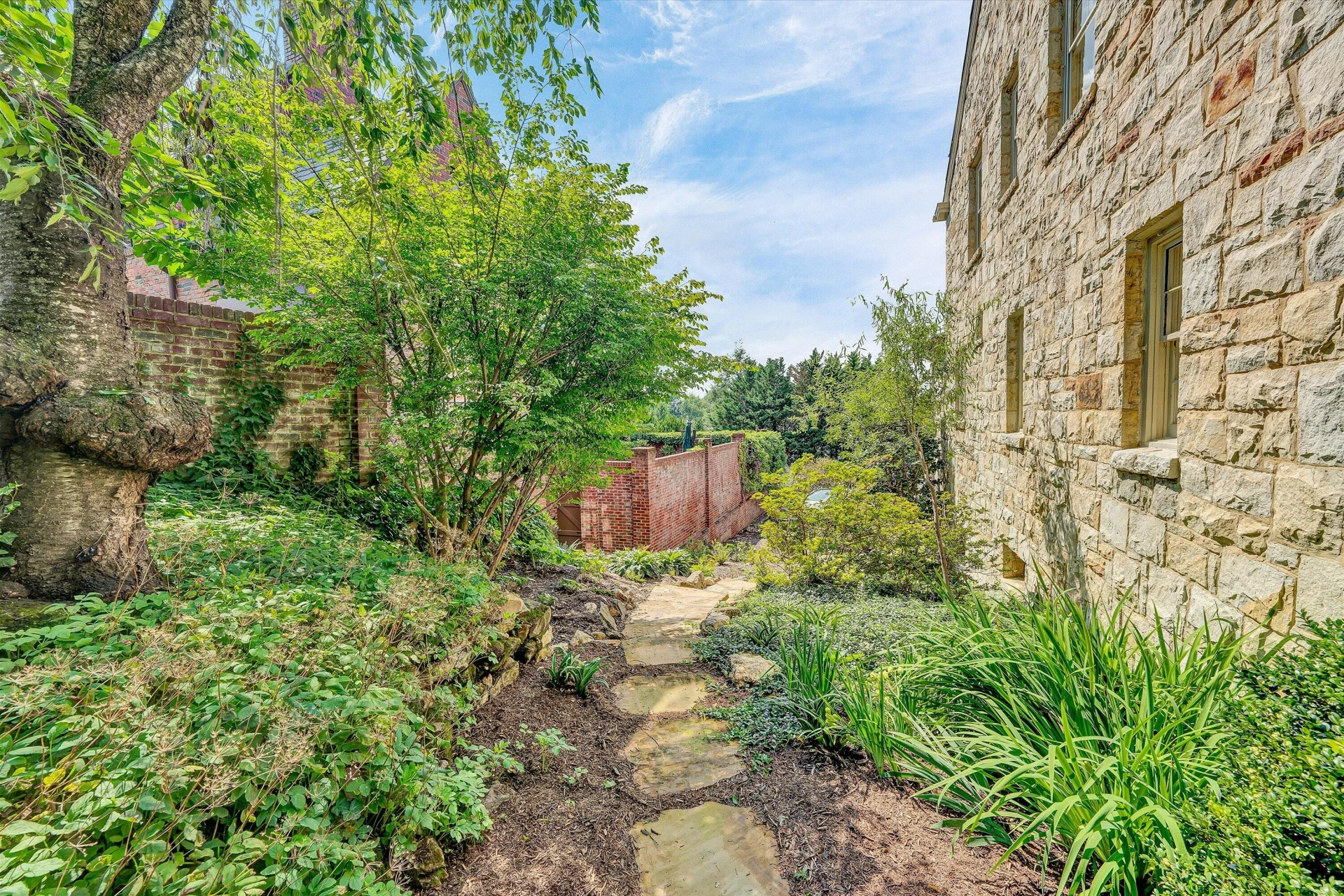 2421 Cornwallis AVE SE - Photo 40