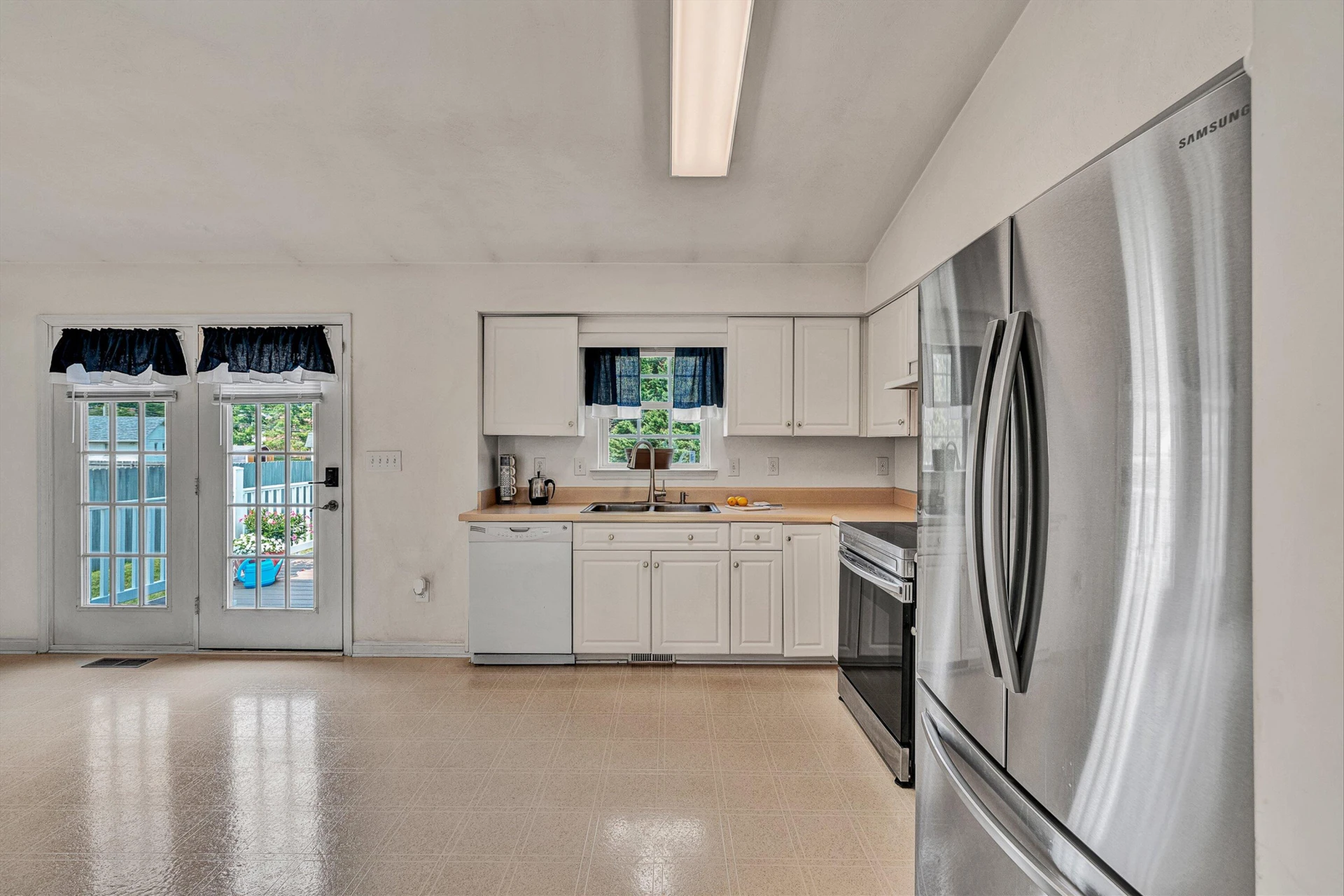 2517 Bloomfield AVE - Photo 10
