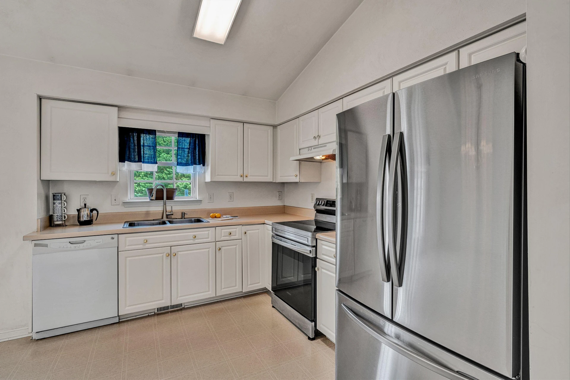 2517 Bloomfield AVE - Photo 11