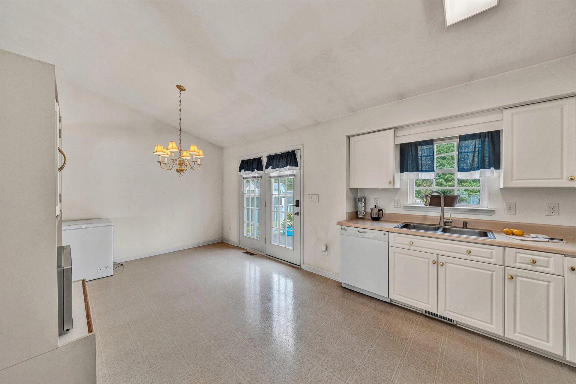 2517 Bloomfield AVE - Photo 12