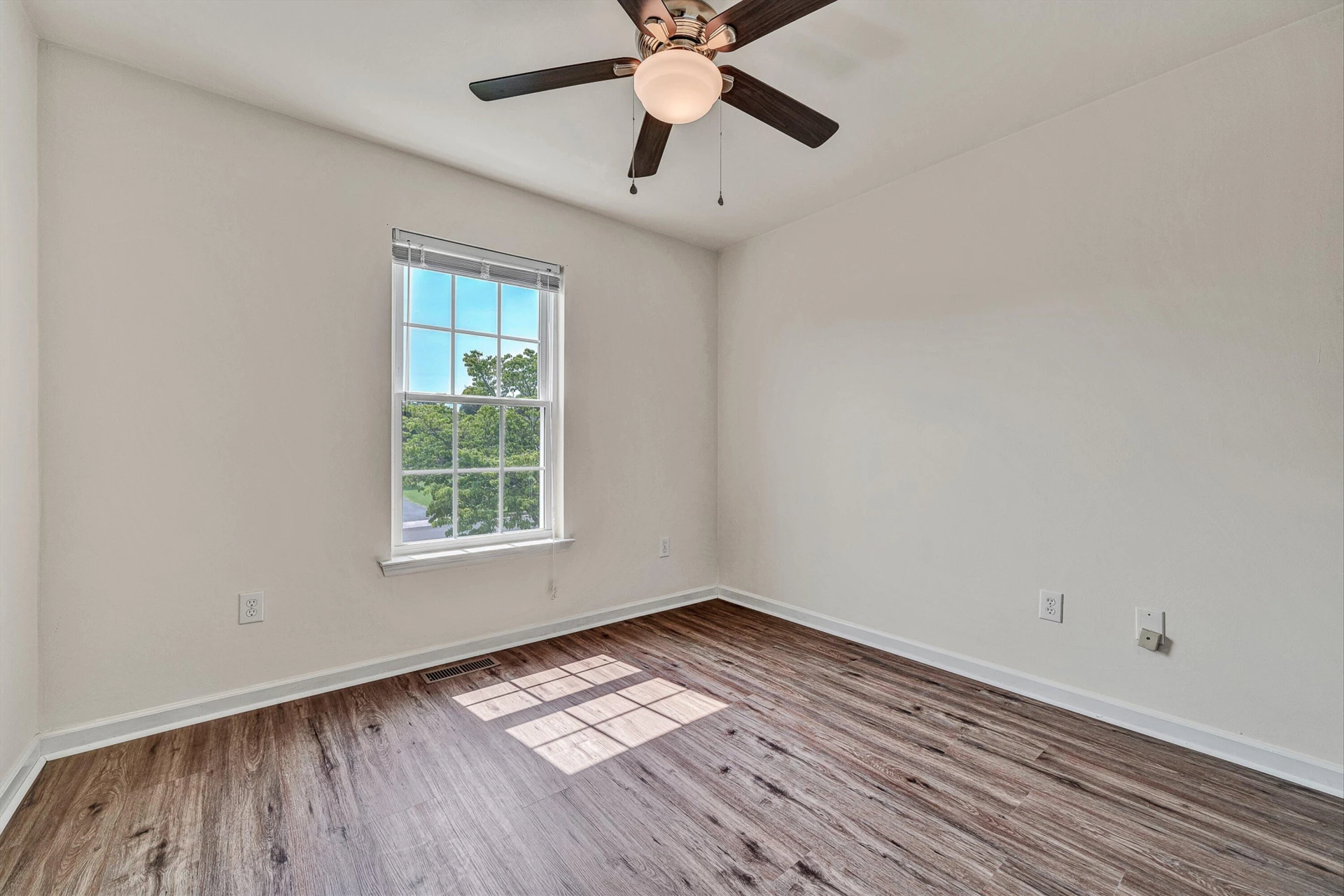 2517 Bloomfield AVE - Photo 14